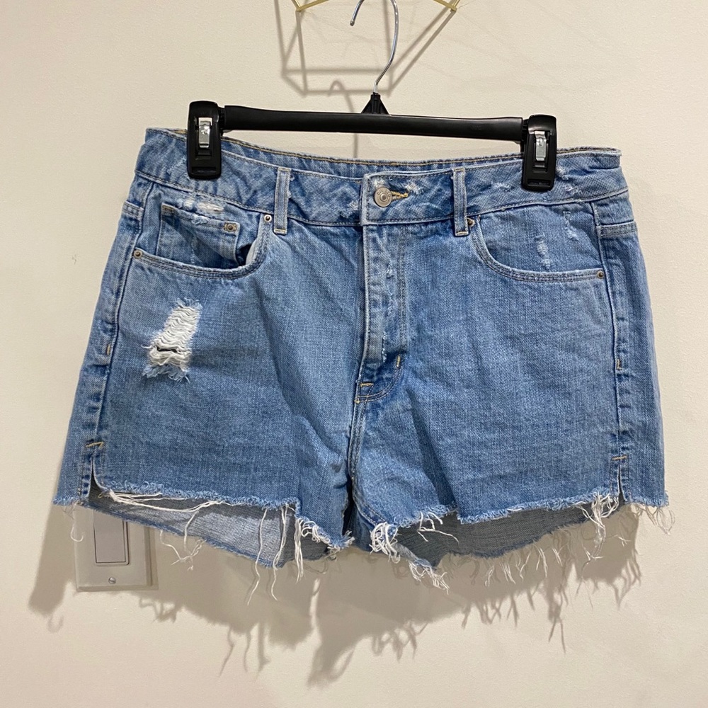 high waisted light wash jean shorts